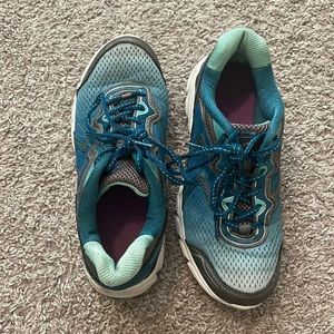 Selling Cheap! Women’s Fila Shoes!